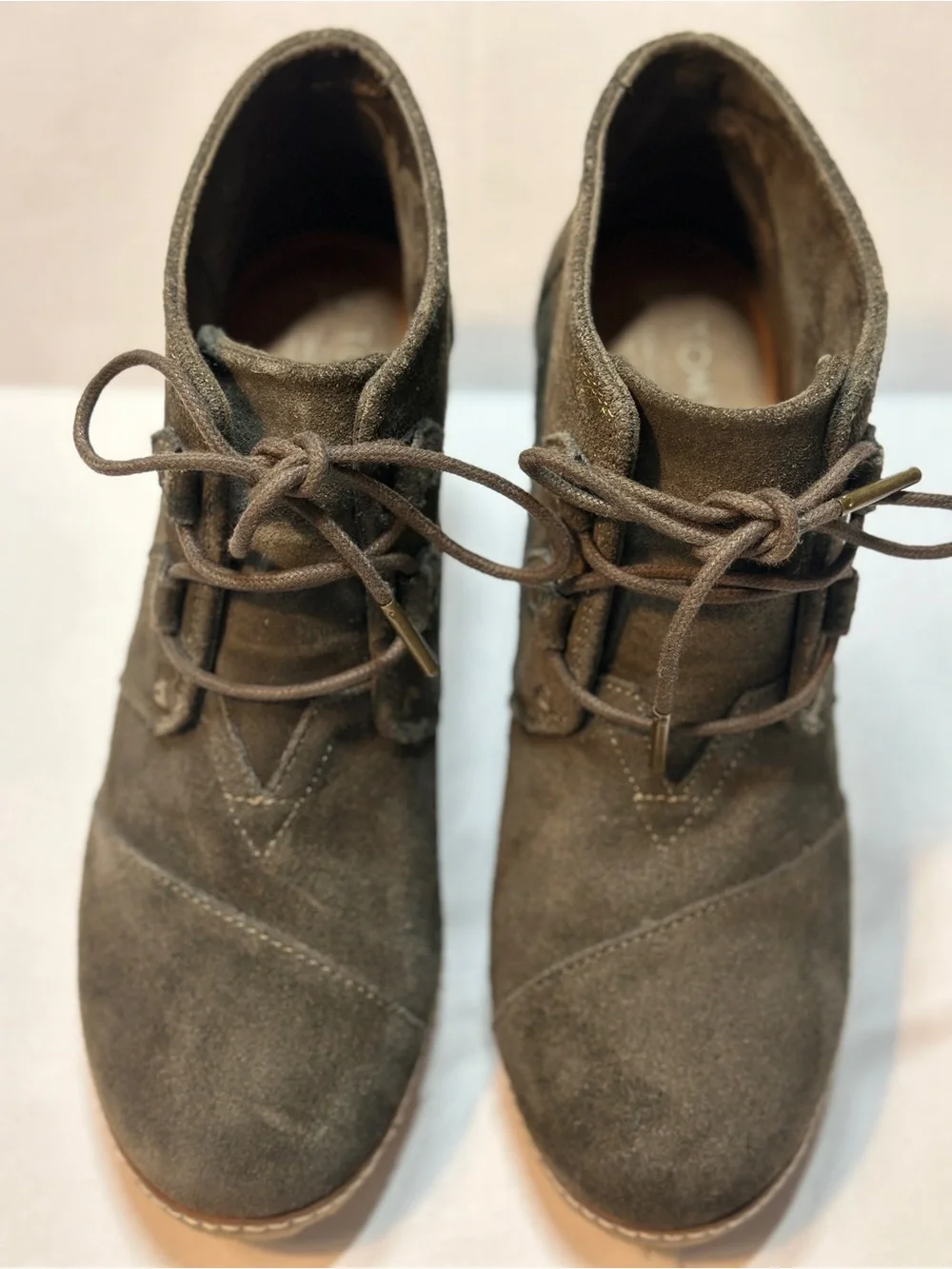 TOMS Desert Crepe Wedge Ankle Boots Tarmac Olive Suede Sz 9 W